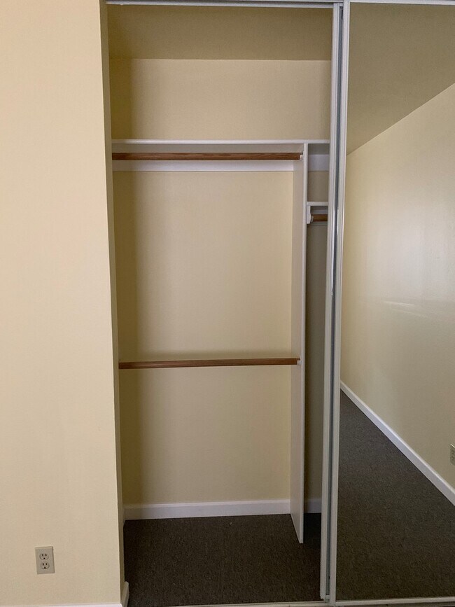 Building Photo - SUNNYVALE - Beautifully remodeled condomin...