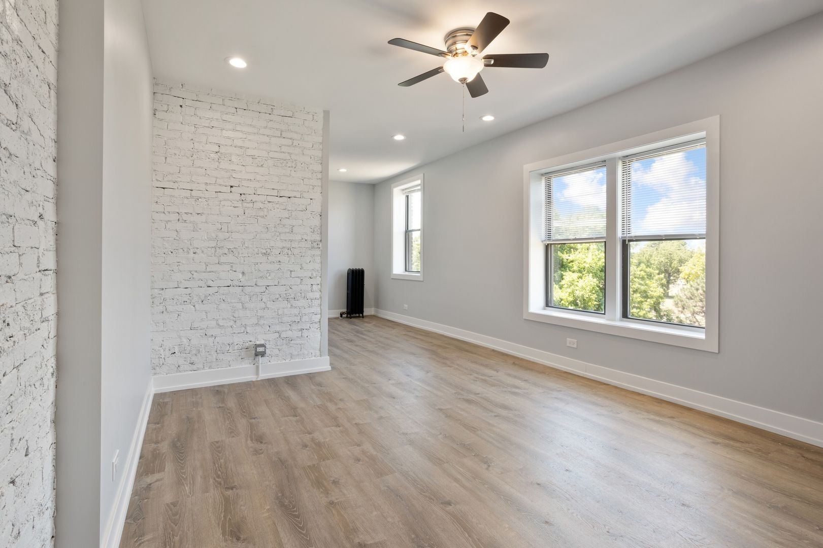 Building Photo - 1712 W Juneway Ter
