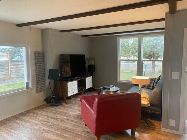 Building Photo - Cozy updated home in Crooked River Ranch o...