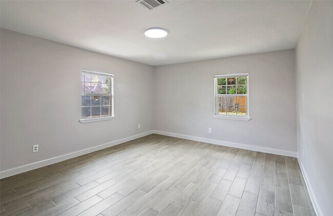 Building Photo - 243 Georgia St