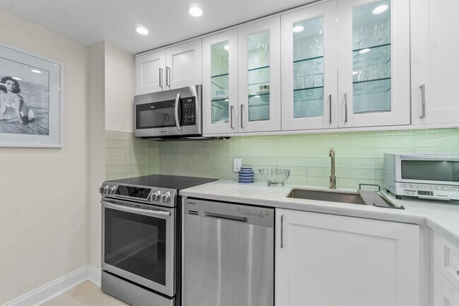 Building Photo - 2780 S Ocean Blvd