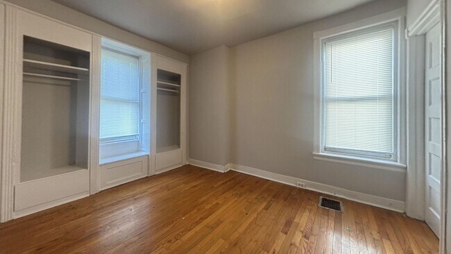 Building Photo - Charming 4-BR Traditional Row Home in West Philly
