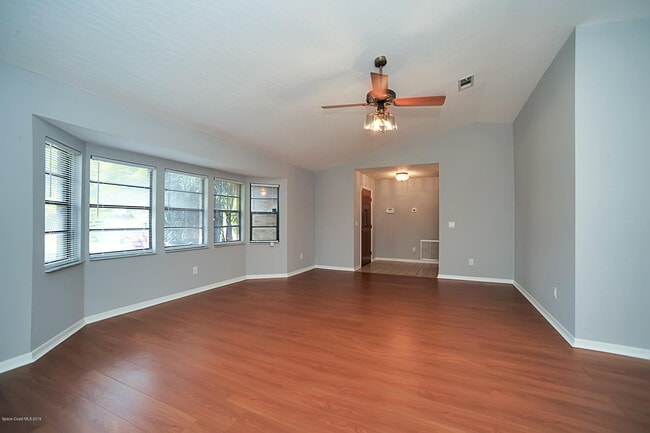 Building Photo - 1068 Pineapple Ave NE