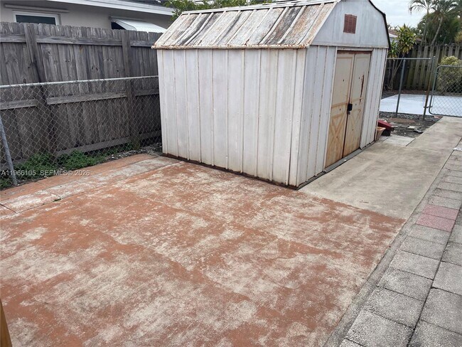 Building Photo - 5550 NE 20th Terrace