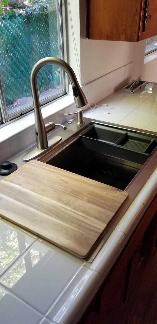 Building Photo - 134 Hurlbut St