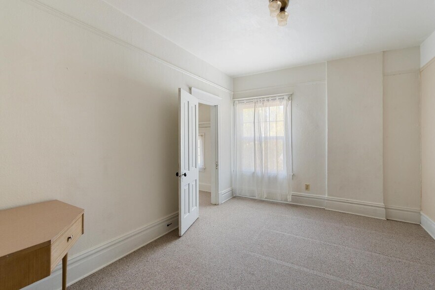 Bedroom 4 - 1019 W 6th Ave
