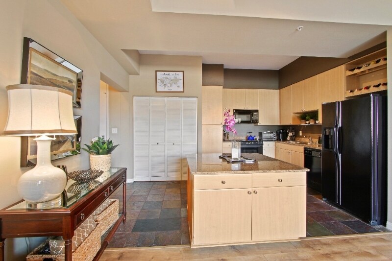 Building Photo - 388 E Ocean Blvd