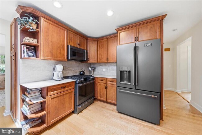 Building Photo - 40 Pine knoll Dr