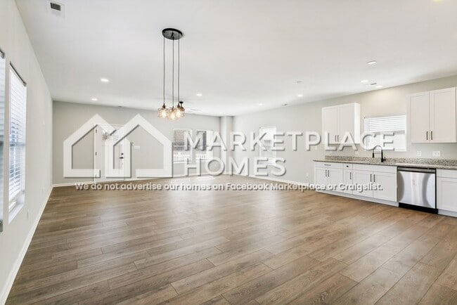 Building Photo - 731 30th St