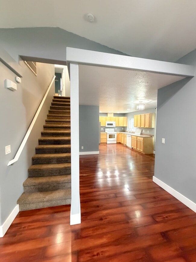 Building Photo - Beautiful 3 Bedroom Home in North East Salem