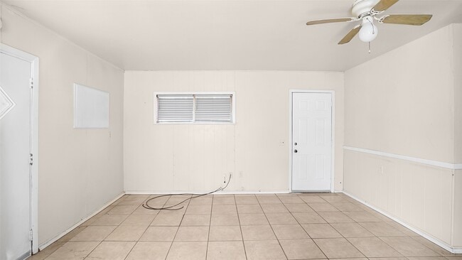 Building Photo - 5958 Skylane Dr