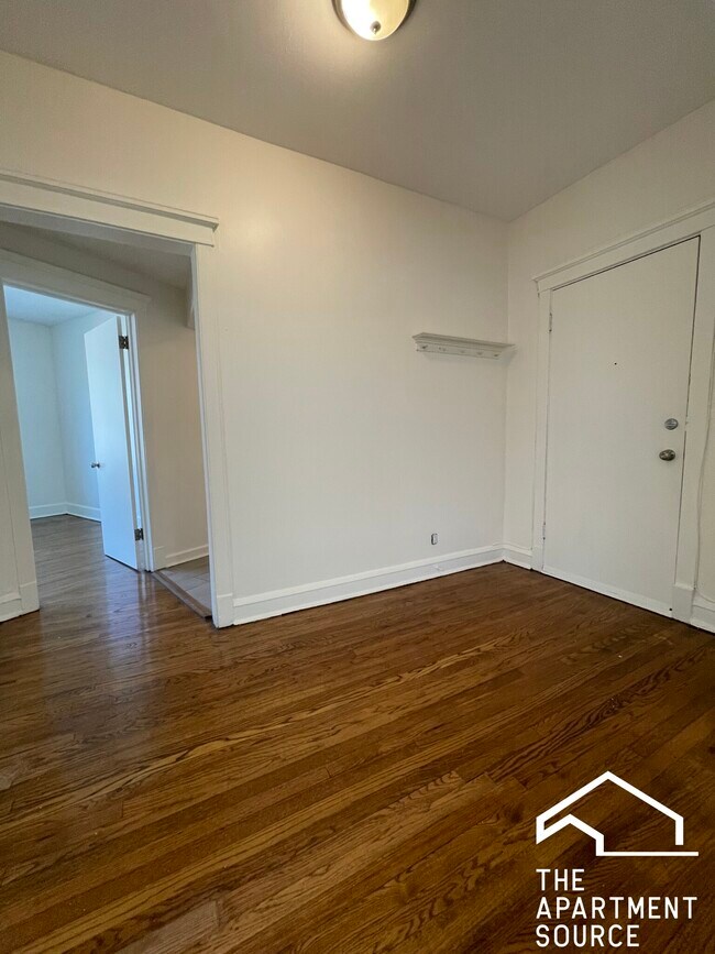 Building Photo - 1544 W Birchwood Ave
