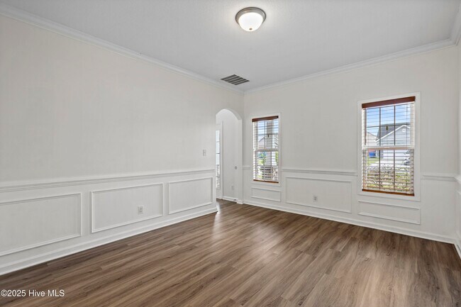 Building Photo - 207 Riverstone Ct