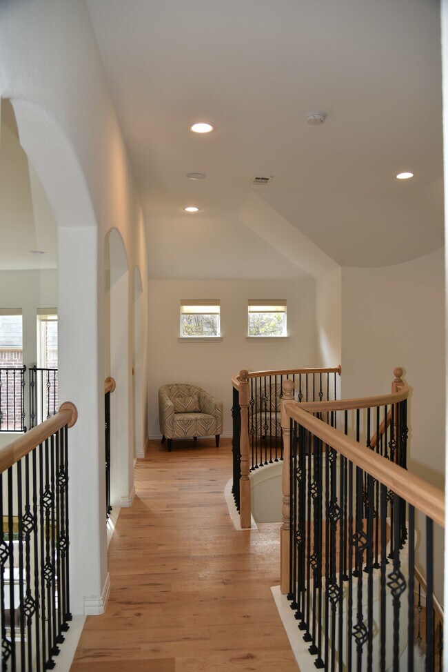Building Photo - 5447 Wendover Dr