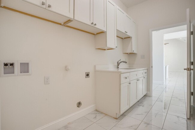 Building Photo - Amazing 5 Bed, 3 Bath New Build- Beautiful...