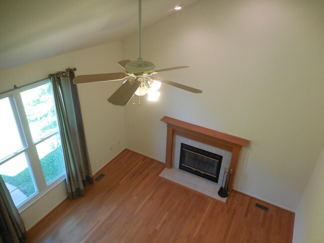 Building Photo - 3020 Gallinger Dr