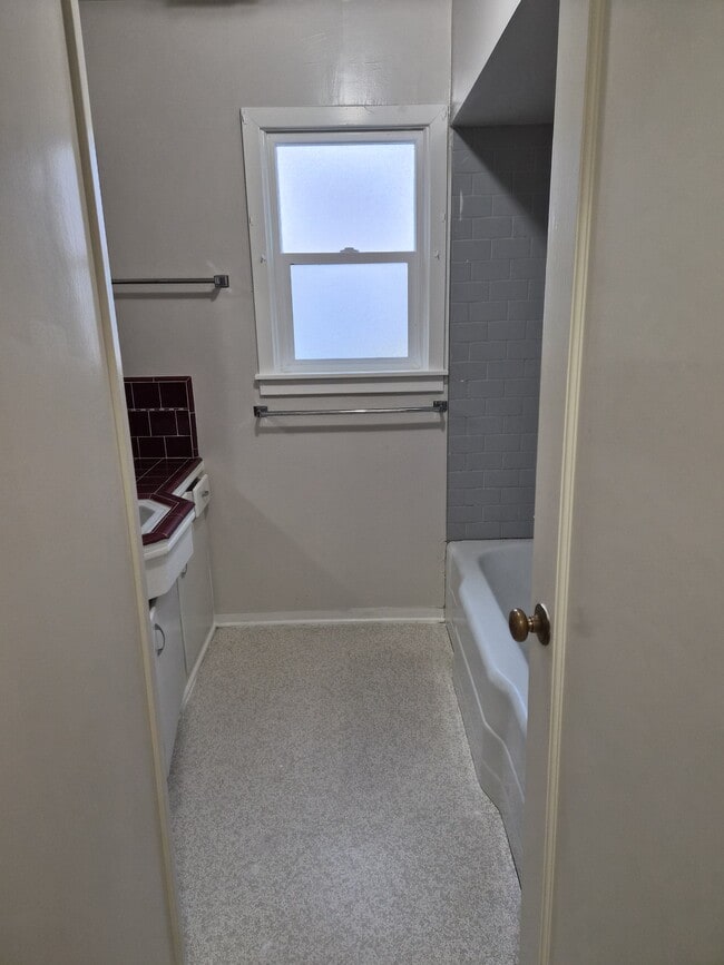 Building Photo - 1059 S Rupert Ave