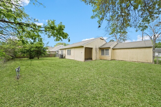 Building Photo - 2253 Collier St