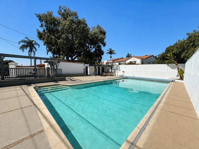 Building Photo - 352 Glen Ellen Dr