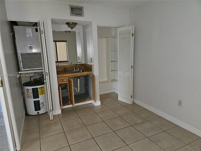 Building Photo - 8005 SW 107th Ave