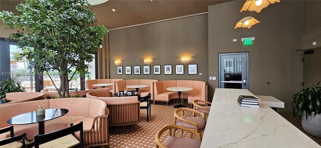 Building Photo - 11 NE 6th St