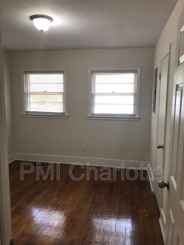 Building Photo - 128 Woodlynn Dr