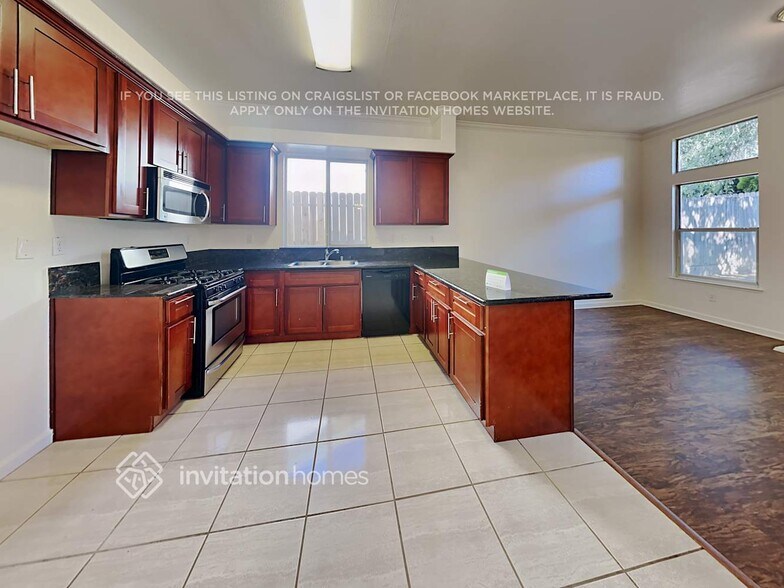 Building Photo - 3042 Pepperridge Dr