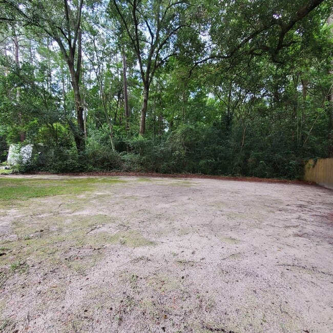 Building Photo - Spacious 3-Bedroom Home with Fireplace, an...