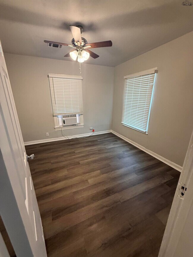 Building Photo - 3102 Ave K