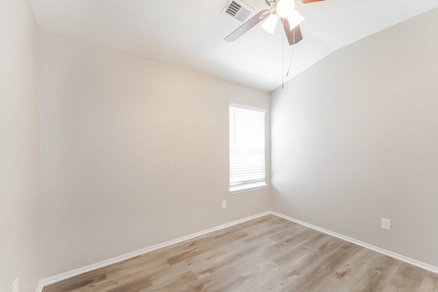 Building Photo - 8215 Radial Ct