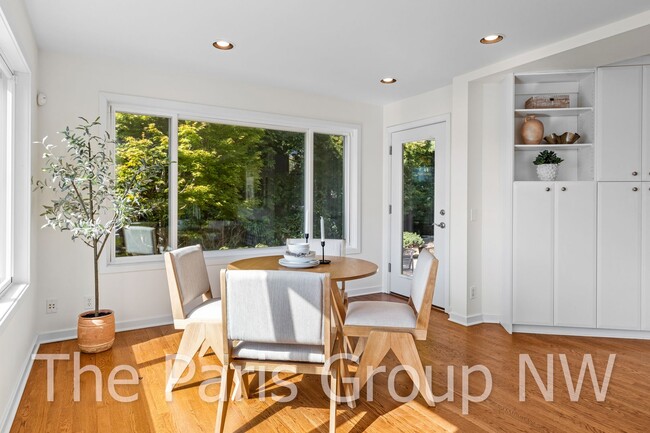 Building Photo - Stunning 3 Story Kirkland Water View Home ...