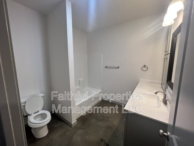 Building Photo - 14215 County Rd 452