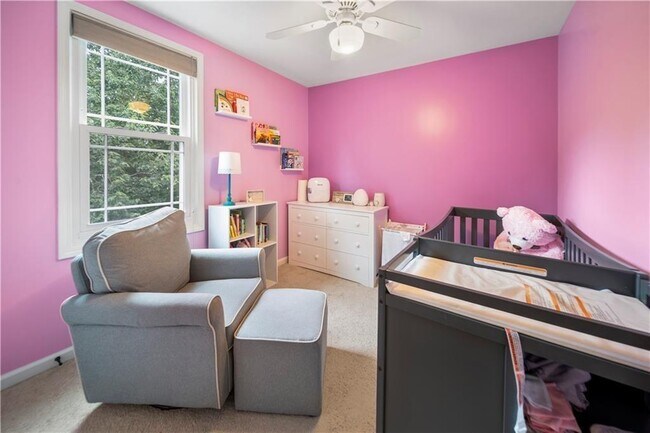 Building Photo - 156 Stoneforest Dr