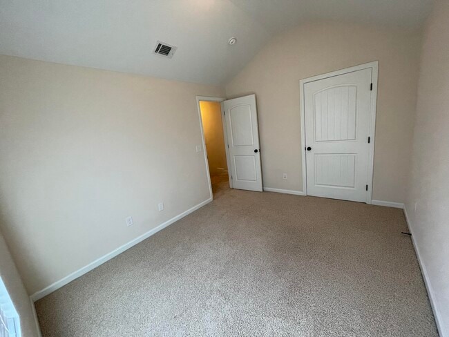 Building Photo - 422 Sebastian Dr