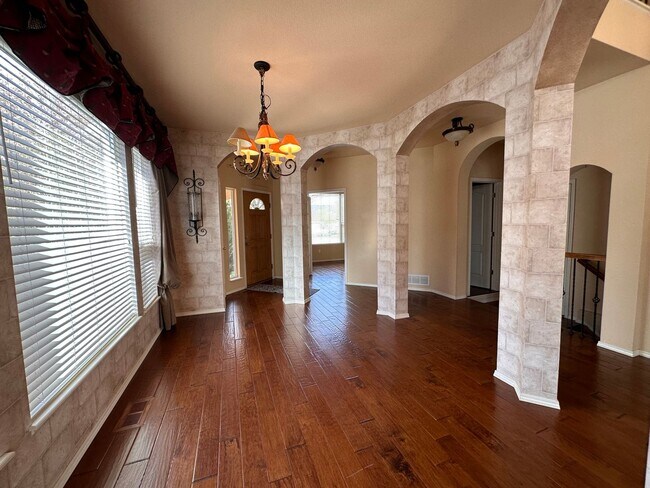 Building Photo - 2-Story in Pinecreek