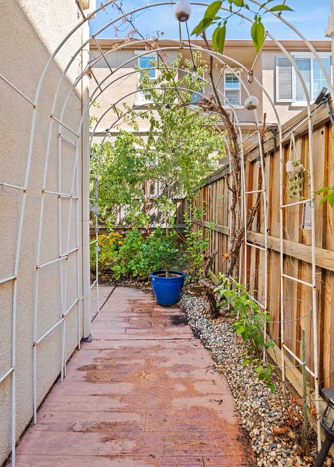 Building Photo - HOT Property!  Roseville 3/3 w/Oasis Backyard!  Please reference ad for viewings!