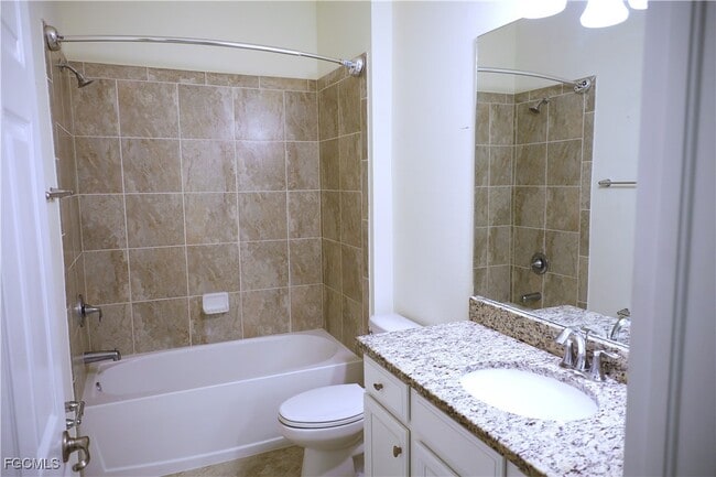 Building Photo - 1980 Wellington St