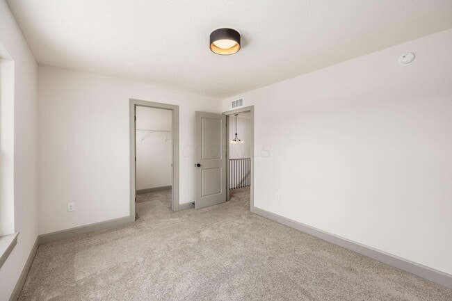 Building Photo - 391 Brehl Ave