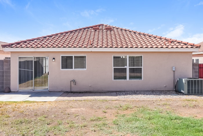 Building Photo - 8140 E Obispo Ave