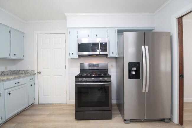 Building Photo - Spacious 4BR, 2BA Central Pensacola Home on a Large Corner Lot with Sunroom & 2-Car Garage