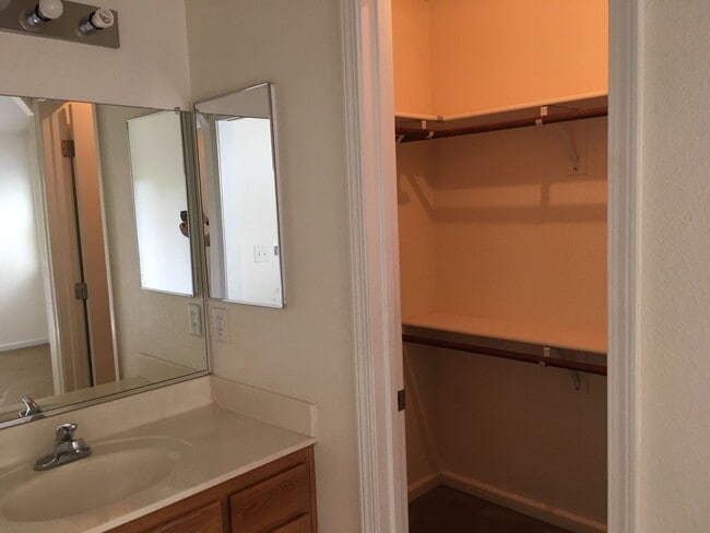 Building Photo - Lease Take Over available  - 3-bed 2-bath