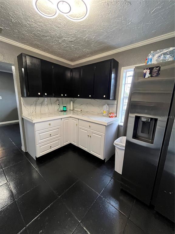 Building Photo - 918 W 11th St