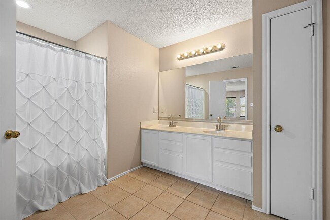 Building Photo - 12943 Dionysus Dr
