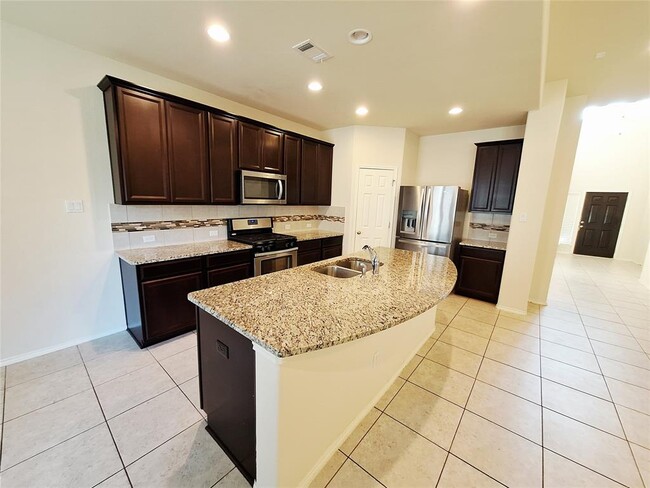 Building Photo - 525 Loma Cedro Bend