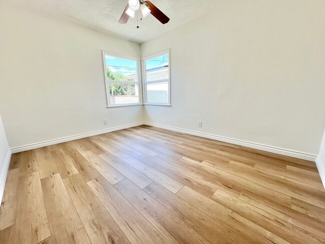 Building Photo - Charming Remodeled Lakewood Home with Bonu...