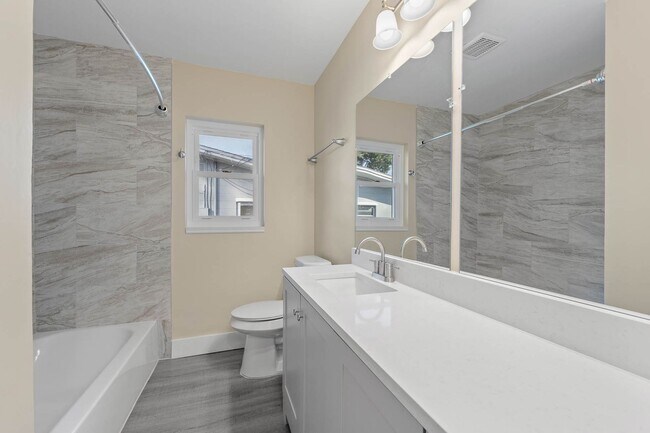 Building Photo - Mid-Century  3 bed/ 2 bath rental home with a huge bonus room