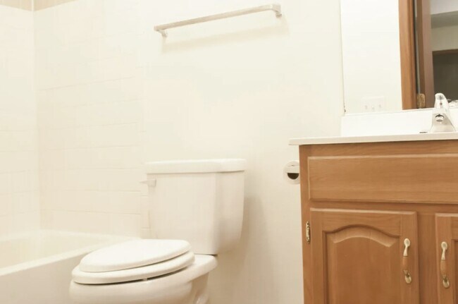 Building Photo - 839 S Clinton St