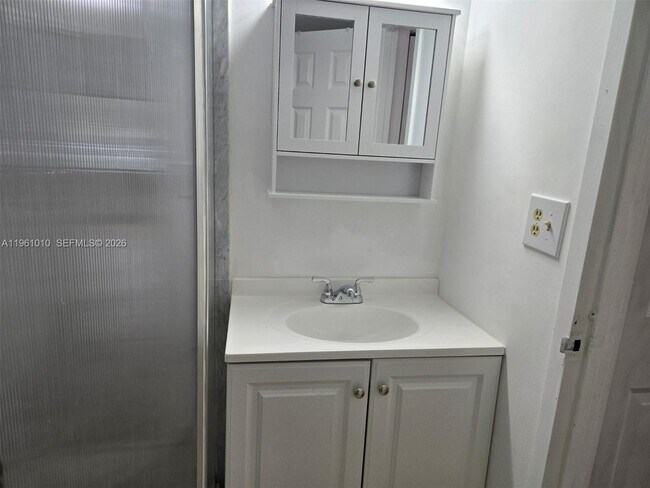 Building Photo - 5921 Washington St