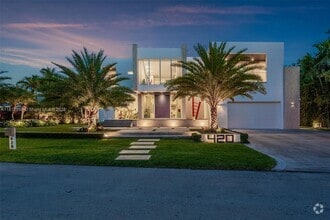 Building Photo - 420 Island Dr