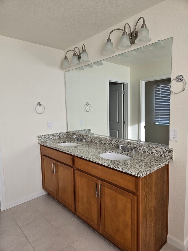 Building Photo - 16806 E 118th Dr